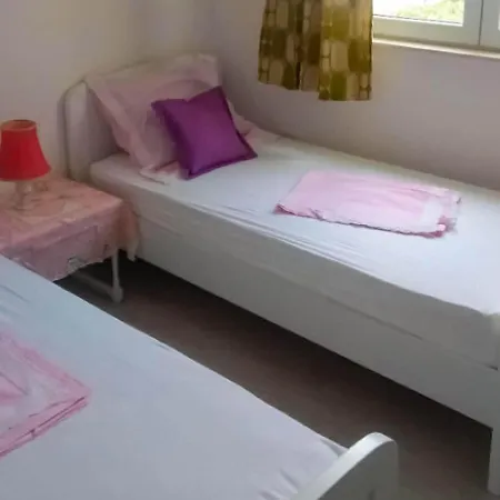 Apartment Modern In With Shared Pool Makarska