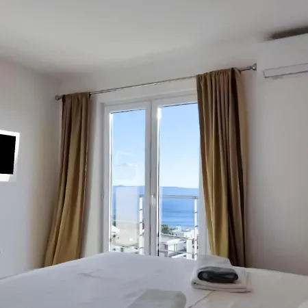 Apartment Modern In With Shared Pool *